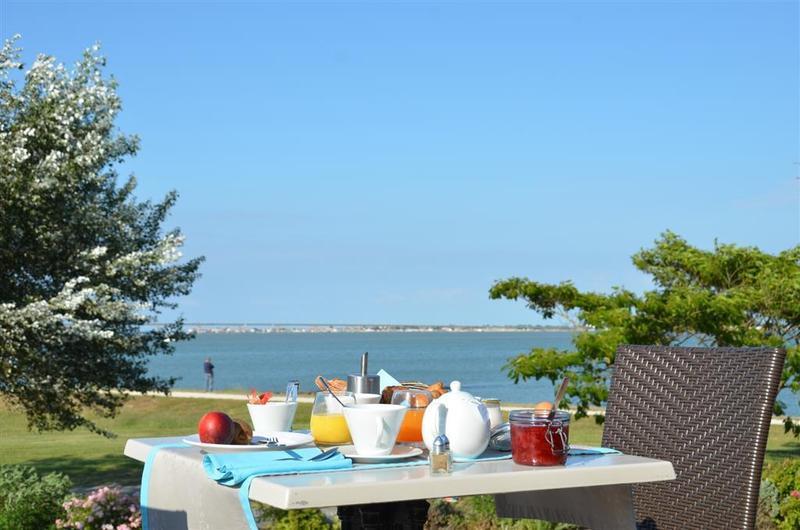 Hotel Et Spa Les Cleunes Oleron แซ็ง-โทรจง-เลส์-แบ็งส์ ภายนอก รูปภาพ