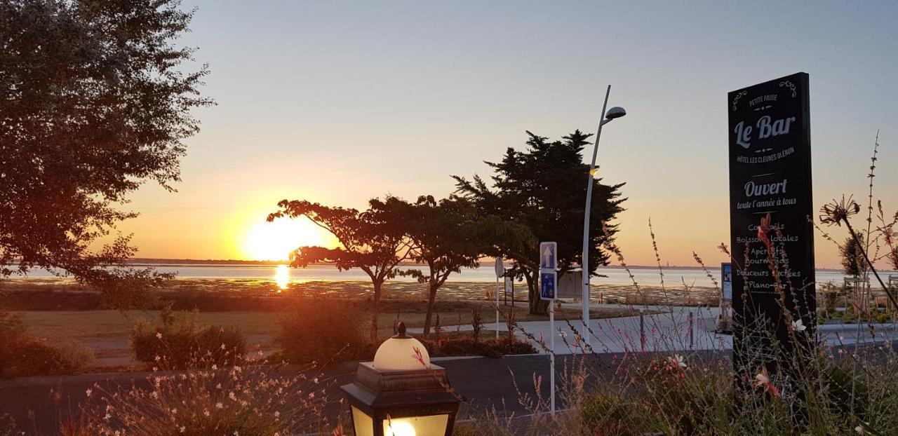Hotel Et Spa Les Cleunes Oleron แซ็ง-โทรจง-เลส์-แบ็งส์ ภายนอก รูปภาพ